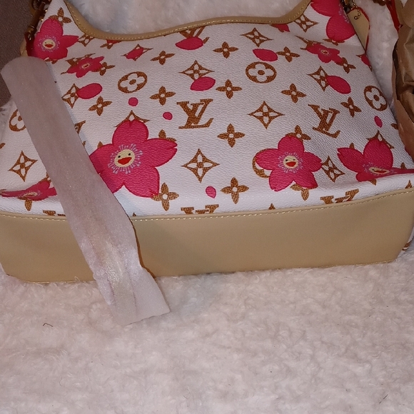 Louis Vuitton Elegant Cherry Blossom Crossbody Bag with Gold Accents - Picture 10 of 10